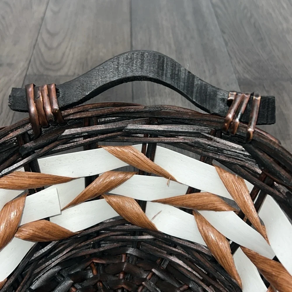 Weaved multicolor basket